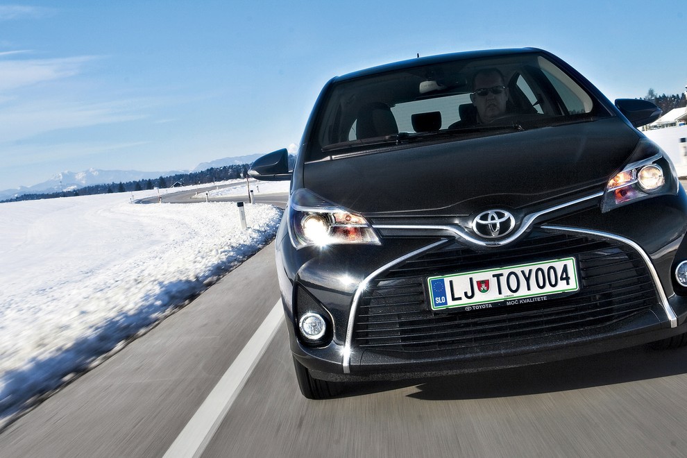 Kratki test: Toyota Yaris 1.33 VVT-i Lounge (5 vrat)