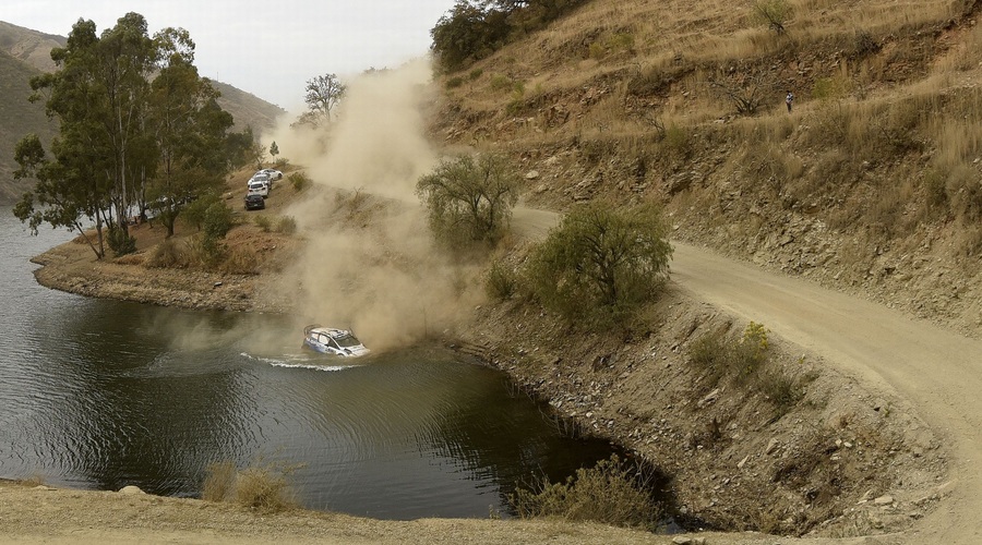 Video: Tanakova nesreča iz avta, Ogier spet vodi (foto: Red Bull Content Pool in Ford)