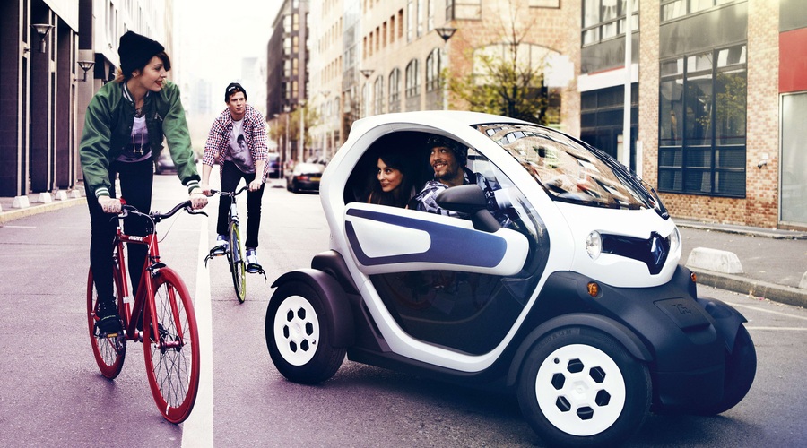 Renault Twizy lahko vozijo tudi štirinajstletniki (foto: Renault)