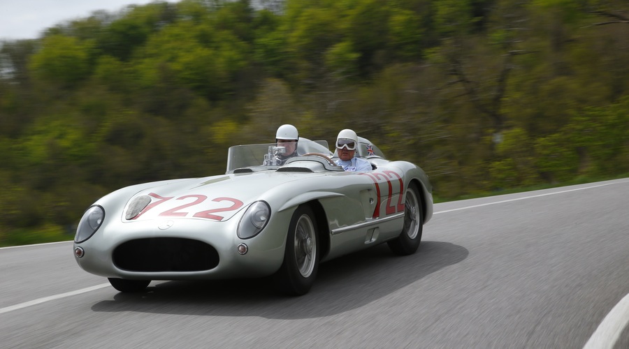 Doživite dirko Mille Miglia v Mercedesu-Benzu 300 SLR s Stirlingom Mossom za volanom (foto: Daimler-Benz)