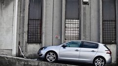 Kratki test: Peugeot 308 1.2 e-THP 130 Allure