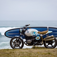 Wheels and waves: Mot žur na valovih in motorjih
