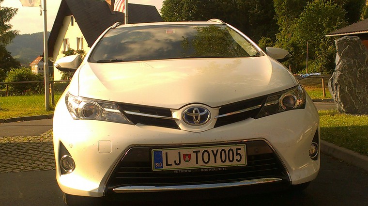 Toyota hibrid - Kljub priganjanju, povprečje manj kot 5 l/100 km (foto: Bruno Jelenčič)