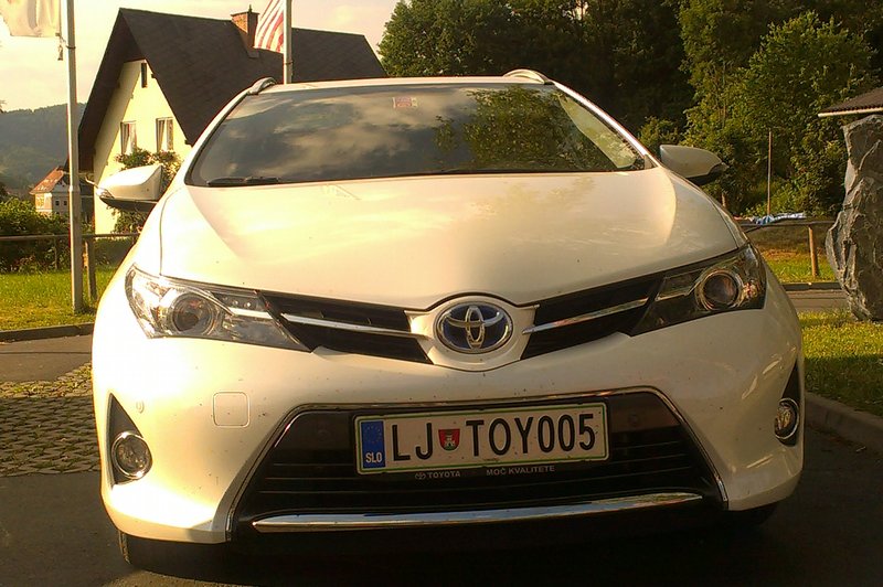 Toyota hibrid - Kljub priganjanju, povprečje manj kot 5 l/100 km (foto: Bruno Jelenčič)