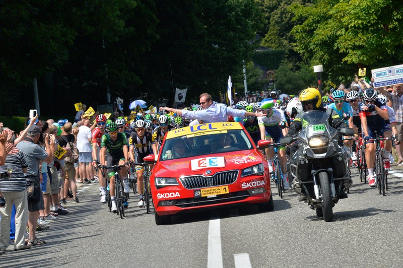 Novi Superb je "rdeči avtomobil" na Tour de France (foto: Newspress)