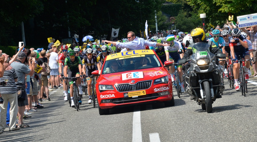 Novi Superb je "rdeči avtomobil" na Tour de France (foto: Newspress)