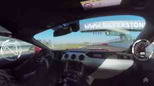 Interaktivna vožnja s Fordom Mustangom po dirkališču Silverstone