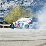 Žganje gum in smukaški skok na skupni progi (foto: Volkswagen, Red Bull)