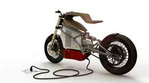 Električni motocikel z lesenim sedežem