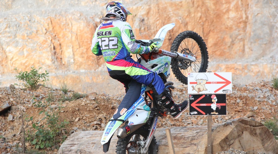 Video kako hitro in brez napora zamenjati gumo za enduro ali motokros (foto: Peter Kavčič)