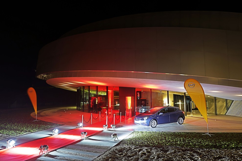 Opel Astra v Kulturnem središču evropskih vesoljskih tehnologij