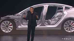 Elon Musk potrdil govorice o Modelu Y in električnem minibusu