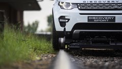Land Rover Dicsovery Sport v vlogi železniške lokomotive