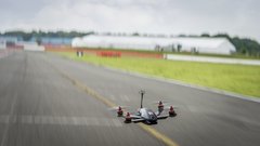 GT-R Drone, ki v le 1,3 sekunde doseže 100 kilometrov na uro