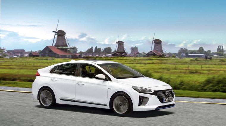 Hyundai Ioniq Electric in Hybrid: Prazen list papirja (foto: Hyundai)