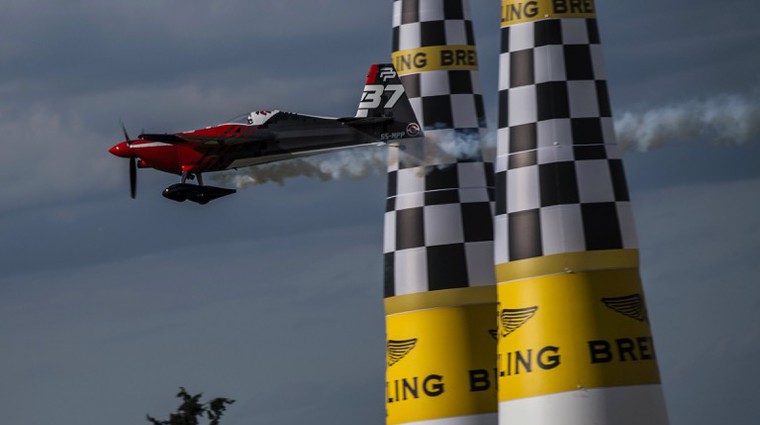 Red Bull Air Race Ascot: Peter Podlunšek se domov vrača z desetim mestom in osvojeno točko! (foto: Joerg Mitter/Red Bull Content Pool)