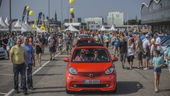 Več kot 1.600 Smartov  na paradi v Hamburgu