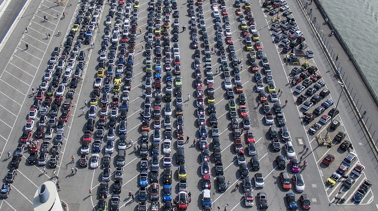 Več kot 1.600 Smartov  na paradi v Hamburgu (foto: Daimler)