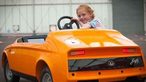 Električni avtomobil za najmlajše voznike