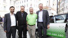direktor Porsche Slovenija Danilo Ferjančič, župan Zoran Janković, direktor LPP Peter Horvat, in Marko Škriba, dirketor znamke VW pri Porsche Slovenija.