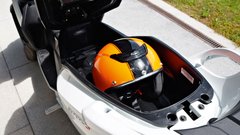 Aktualno: vožnaj maksi skuterja z izpitom za avto - Quadro 3 in Piaggio MP3 500