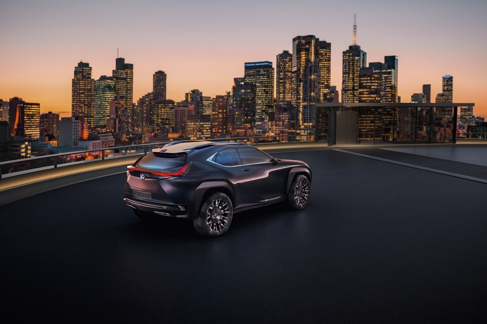 Lexus UX: drzni križanec za Lexusovo prihodnost