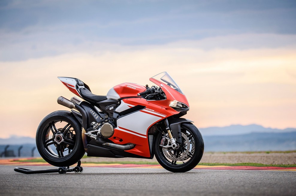 Brutalna Superleggera 1299 v akciji (foto: Ducati)