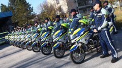 Policija je prevzela nove avtomobile in motocikle; med njimi tudi nove Provide