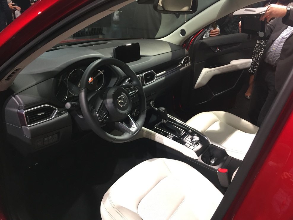 Mazda je predstavila novo generacijo športnega terenca Mazde CX-5.