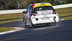 Izziv: Opel Corsa OPC proti dirkalniku Opel Adam Cup