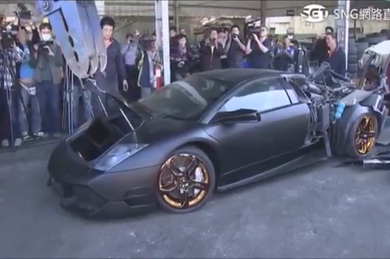 Adijo, Lamborghini Murcielago (foto: Poh IboNeh @ YouTube)
