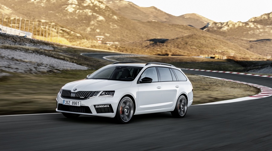 Nagradno vprašanje: kolikokrat se Škoda Octavia RS na Grobniku pelje v napačno smer? (foto: Škoda)