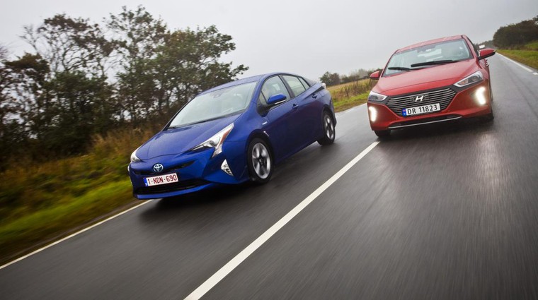 Nič več sam: Toyota Prius in Hyundai Ioniq Hybrid (foto: Saša Kapetanović)