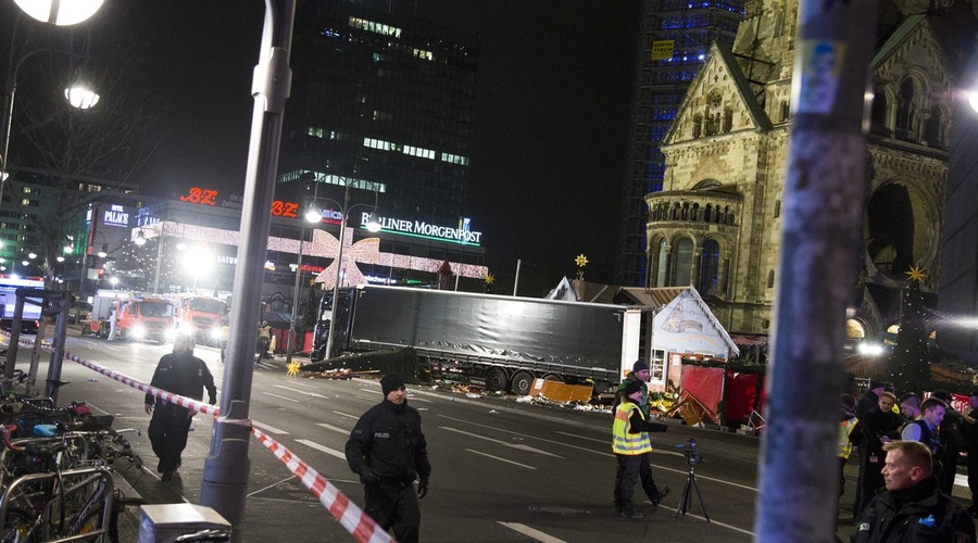 Tovornjak v napadu ustavilo avtomatsko zaviranje (foto: Profimedia)