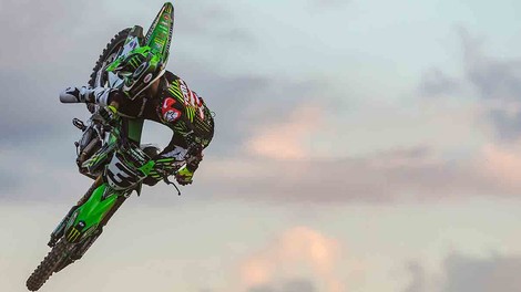 Monster Energy Supercross: Oakland v roke Kawasakija (video)