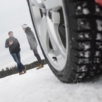 Andreas Mikkelsen vam bo razložil, kako lahko mojstrsko vozite po ledu in snegu (foto: Red Bull Content Pool)