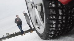 Andreas Mikkelsen vam bo razložil, kako lahko mojstrsko vozite po ledu in snegu