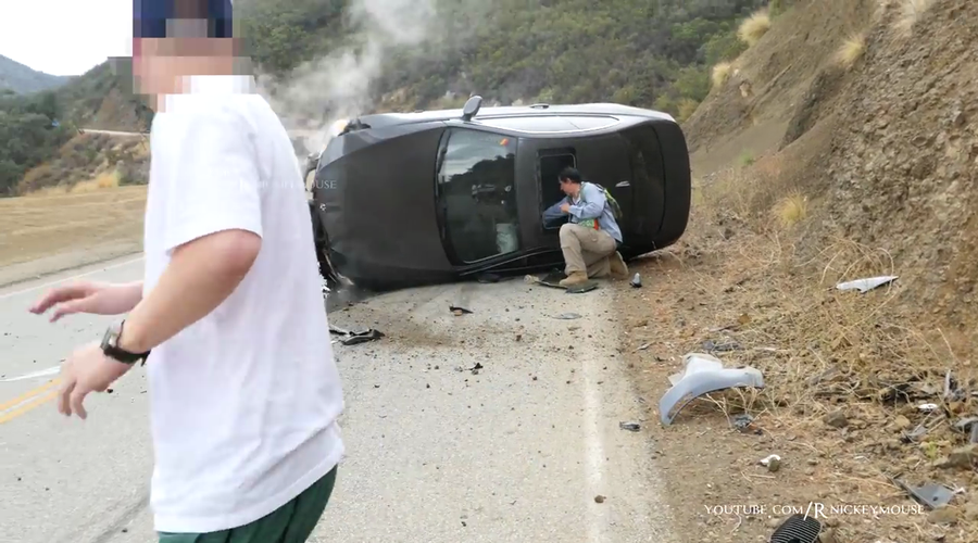 Frajer v novem BMWju pokaže, da divjanje v slogu Hitrih in drznih ni za vsakogar (foto: RNickeyMouse YouTube)