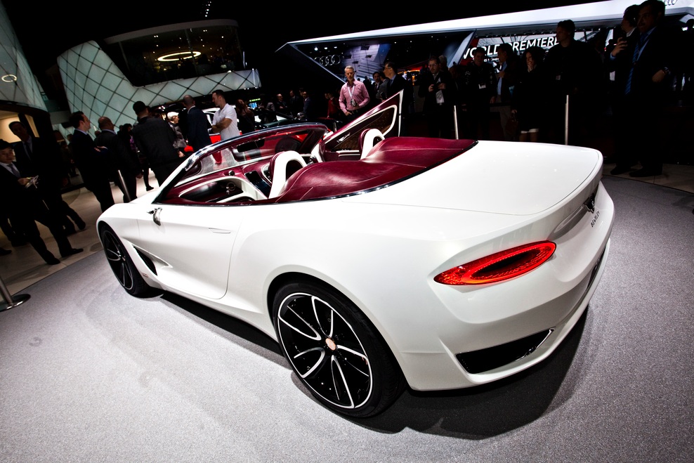 Bentley je s študijo EXP 12 Speed 6e napovedal lepšo plat električne prihodnosti. Tehničnih podatkov niso razkrili, a so kljub temu zagotovili, da -če kdaj zares zapelje na ceste - ne bo delal kompromisov pri kakovosti, prefinjenosti in zmogljivostih. Mesto prvega 'elektrificiranega' Bentleya bo prepustil hibridnemu Bentaygi, ki pride prihodnje leto.