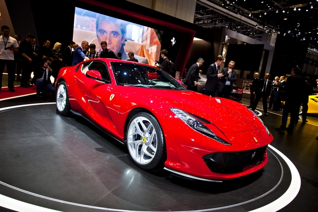 Ferrari 812 Superfast je najmočnejši in najhitrejši Ferrari doslej. Ima nov, 6,5-litrski V12, ki zmore kar 800 ’konjev’ pri za tako velik motor napol dirkaških 8.500 vrtljajih. Motor je nameščen spredaj, vse skupaj pa je dovolj za manj kot trisekundni pospešek do 100 kilometrov na uro in več kot 340 kilometrov na uro končne hitrosti. Ferrari je z njim obeležil tudi sedemdesetletnico prvega avtomobila z imenom Ferrari, Ferrarija 125 S.