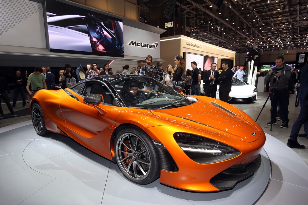 McLaren 720S je novi visokotehnološki in lahek predstavnik serije Super Series, ki je nasledil McLarna 650S. Je tudi prvi od 15 McLarnov nove generacije, ki jih bo vsaj polovica imela hibridni pogon. 750S ima konvencionalnega v obliki 4-litrskega biturboobencinskega motorja V8 z močjo 710 'konjev'.