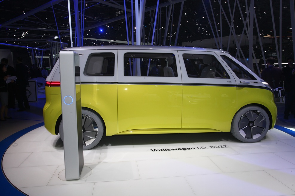 Volkswagnov I.D. Buzz poznamo že iz Detroita, gre pa za sodobno inkarnacijo ikonskega klasičnega 'Bullija' z električnim pogonom in možnostjo avtonomne vožnje.