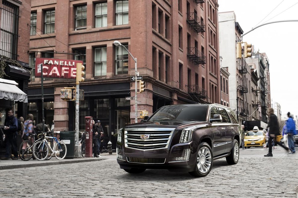 Cadillac Escalade – ameriški simbol uspeha in razkošja Cadillac je že več kot stoletje sinonim za ameriški luksuz, Escalade pa …