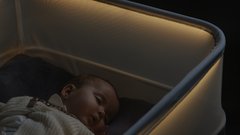 Otroška posteljica, ki simulira vožnjo z avtomobilom