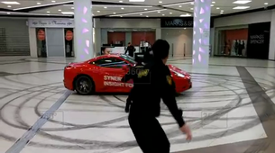 Nekdanji ruski župan se je s Ferrarijem zapodil po nakupovalnem centru - resnično ali zaigrano?