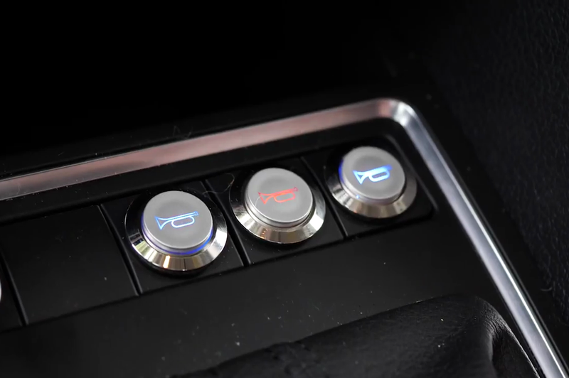 Je morda čas, da v avtomobile uvedejo različne troblje za različna zvočna opozorila? (foto: Mike Rober)