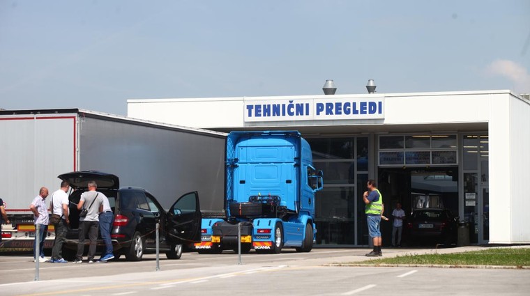 Spremembe v prometni zakonodaji: dražji izpiti, snemanje tehničnih pregledov, kazni za vrtenje števcev ... (foto: Saša Kapetanović)