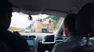 To utegne rešiti problem zmedenih voznikov: Fordova tehnologija pomaga reševalcem na nujni vožnji