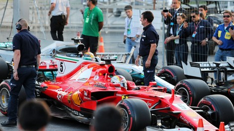Trčenje v Bakuju je rivalstvo med Hamiltonom in Vettelom poneslo na novo raven (video)