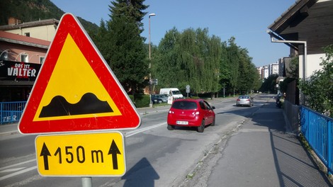 Akcija 'Najboljša in najslabša cesta v Sloveniji': ja, cesta skozi Jesenice je pa res zrela za obnovo …